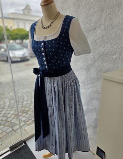 Mühlviertler Leinendirndl blau