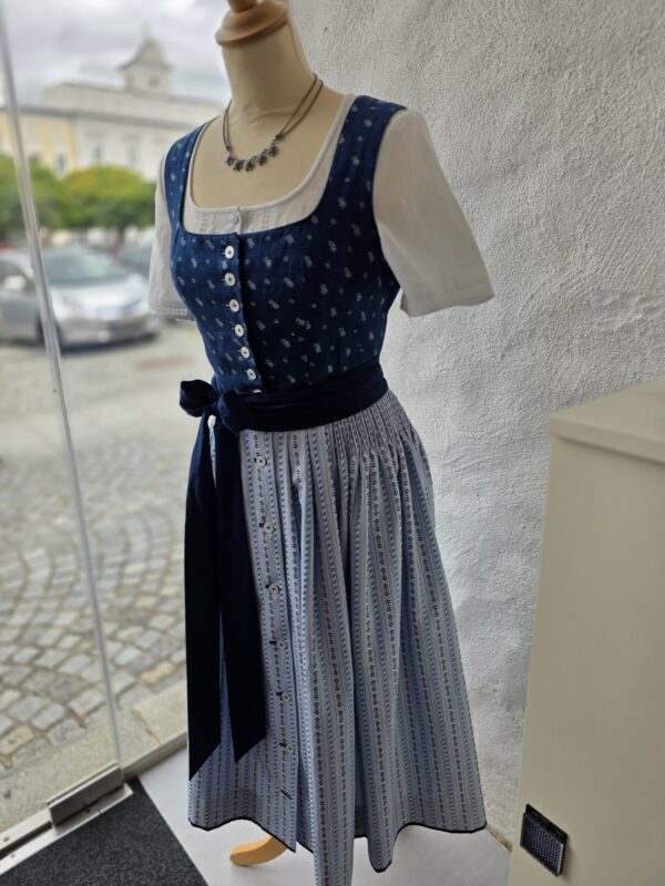 Leinendirndl blau