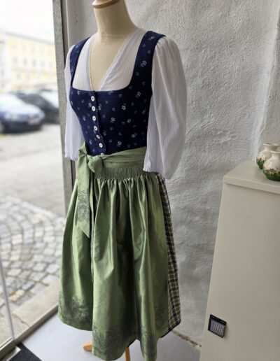 Mühlviertler Leinendirndl grün