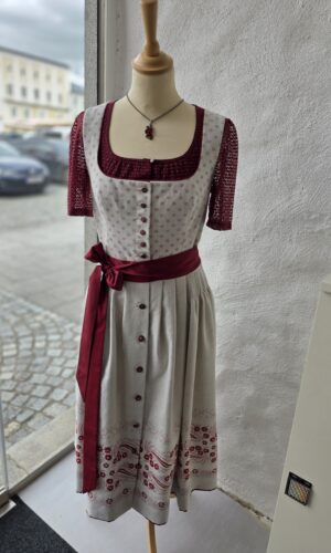 Leinendirndl rot