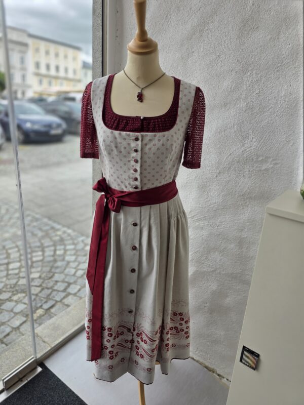 Leinendirndl rot