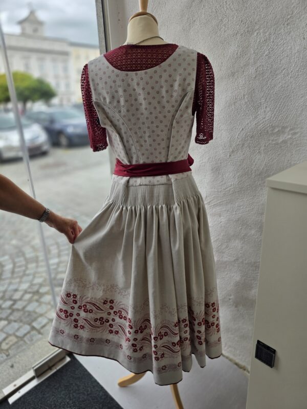 Leinendirndl rot