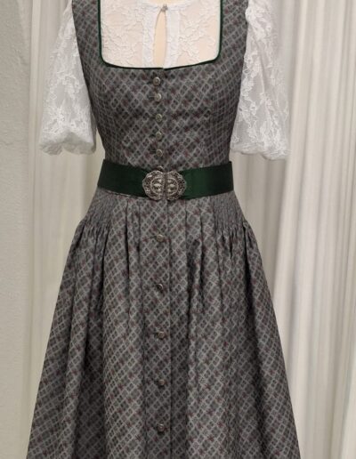Dirndl mit Gürtel
